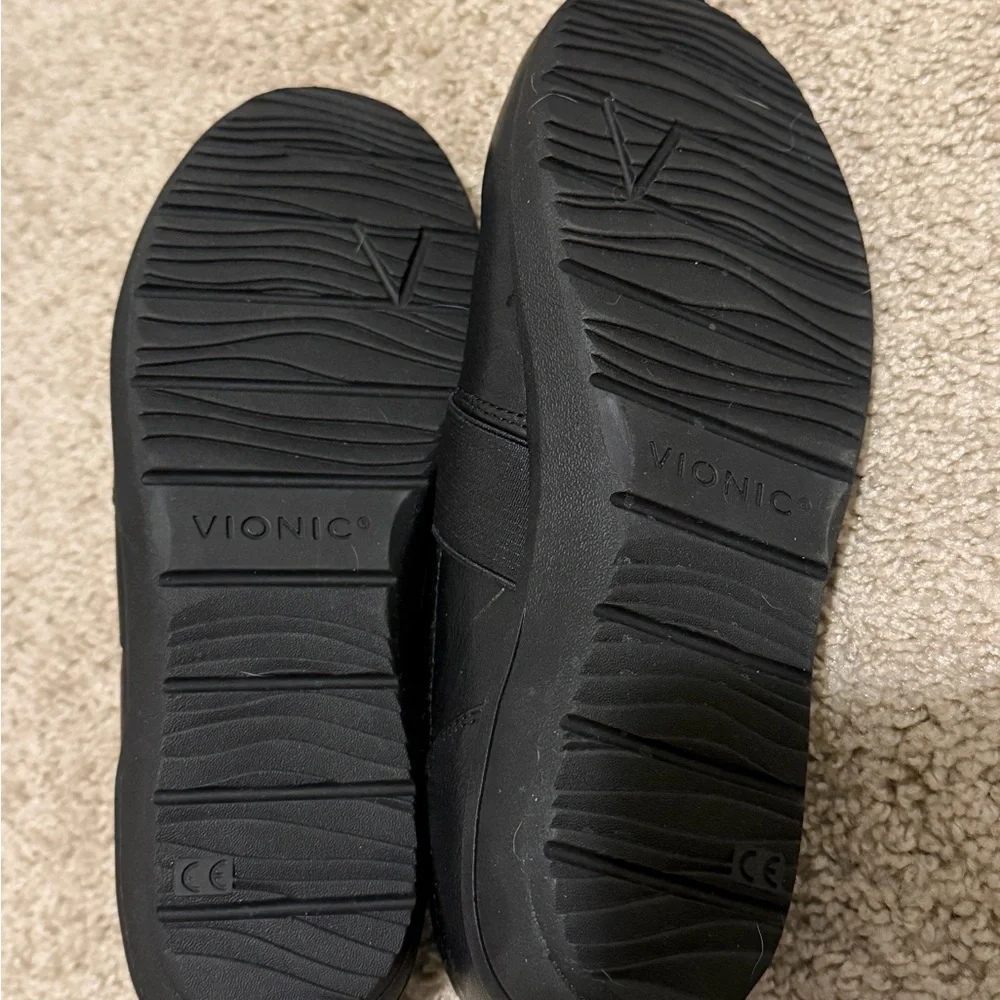 Vionic Magnolia Gianna Black Leather Slip-On Flats Size 6